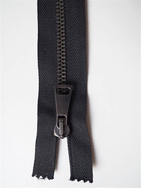 lampo metal zips.